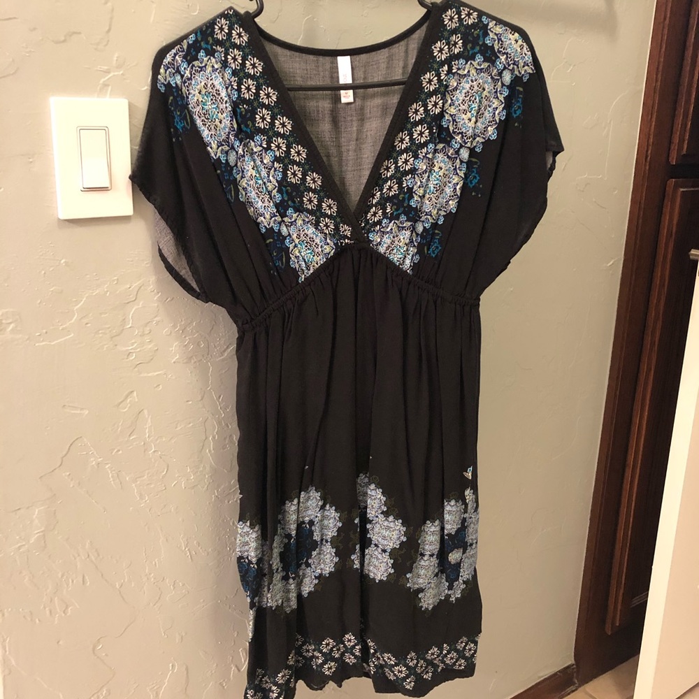 2/$6⭐️
3/$10 Light weight, deep cut V neck dress.
